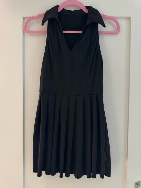 SHEIN Dresses & Skirts - Stretchy Black Sleeveless V-Neck Collared Pleated Mini Dress
